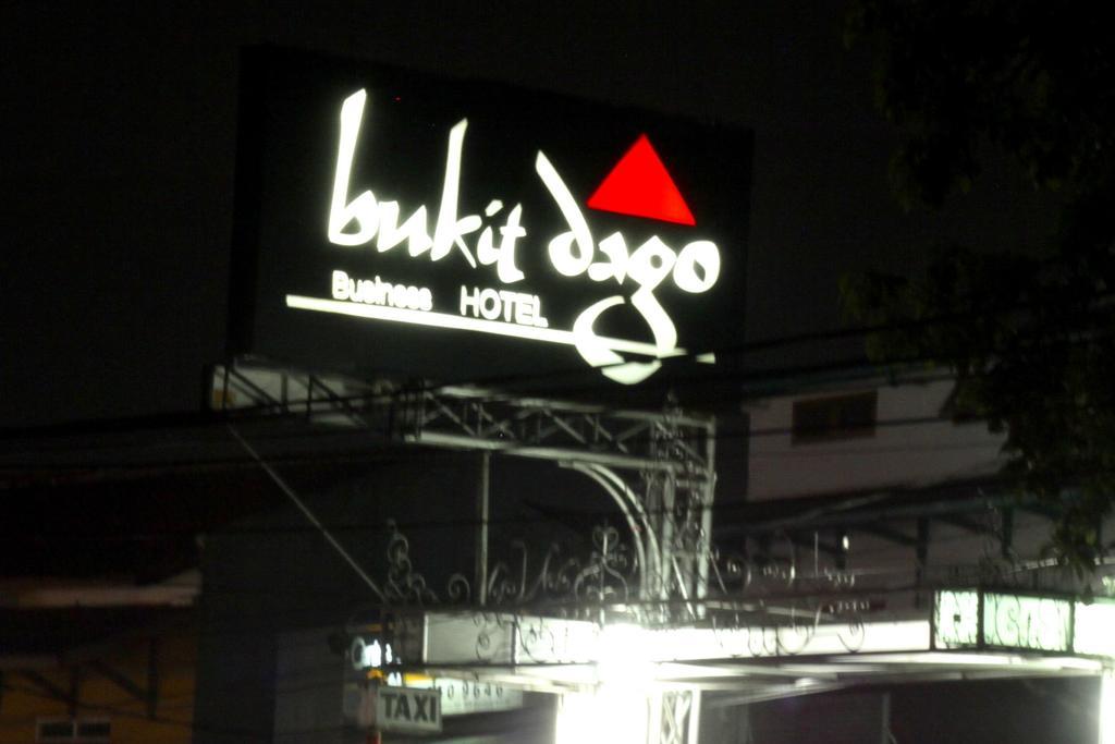 Bukit Dago Hotel Bandung Exterior foto